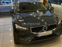 Azul Usado 2019 Volvo V60 CC Familiar | 24.300 € (Un poco caro)