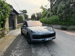 Gris / plata Usado 2022 Porsche Cayenne Turbo GT SUV | 188.900 €