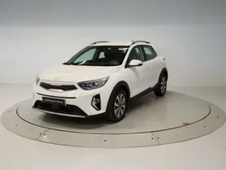 Blanco Usado 2024 Kia Stonic SUV | 20.500 € (Un poco caro)