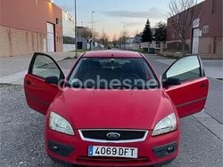 Rojo Usado 2005 Ford Focus Trend Berlina | 2000 € (Buen precio)