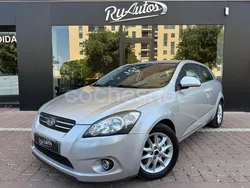 Gris / plata Usado 2008 Kia ProCeed Active Utilitario | 6999 €