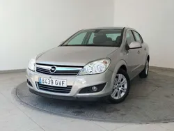 Plateado Usado 2010 Opel Astra Edition Berlina | 2900 € (Super precio)