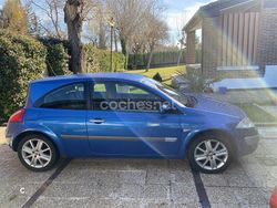 Azul Usado 2004 Renault Mégane II Dynamique Berlina | 3800 € (Caro)