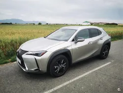 Gris / plata Usado 2023 Lexus UX SUV | 33.000 € (Precio justo)