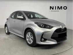Gris Usado 2024 Toyota Yaris Edition Berlina | 19.200 € (Precio justo)