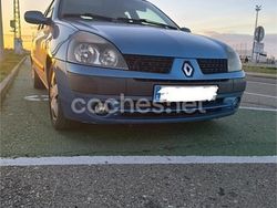 Azul Usado 2002 Renault Clio II Berlina | 1000 € (Buen precio)