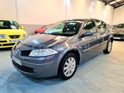 Gris / plata Usado 2007 Renault Mégane II Dynamique Berlina | 3600 € (Un poco caro)