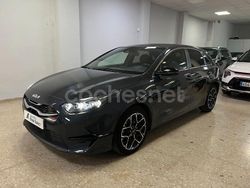 Gris / plata Usado 2025 Kia Ceed Style Berlina | 20.900 € (Buen precio)