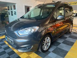 Gris / plata Usado 2017 Ford Tourneo Courier Titanium Monovolumen | 10.499 € (Buen precio)