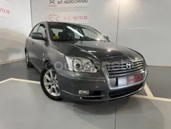 Gris / plata Usado 2005 Toyota Avensis Executive Berlina | 4800 € (Precio justo)