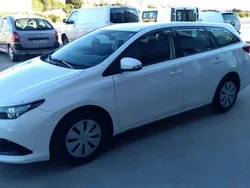 Blanco Usado 2016 Toyota Auris Touring Sports Active Familiar | 8499 €