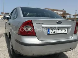 Gris / plata Usado 2006 Ford Focus Trend Berlina | 1500 € (Buen precio)