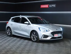 Gris / plata Usado 2021 Ford Focus ST-Line Berlina | 18.490 € (Caro)