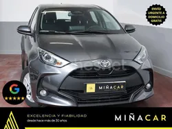 Gris Nuevo 2025 Toyota Yaris Hybrid Business Edition Berlina | 23.330 € (Un poco caro)