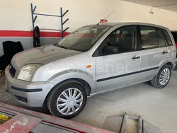 Gris / plata Usado 2005 Ford Fusion Trend Berlina | 4500 € (Caro)