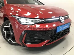 Rojo Nuevo 2025 VW Golf VIII R-line Berlina | 34.450 € (Un poco caro)