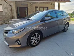 Beige Usado 2013 Toyota Auris Advance Familiar | 5800 € (Caro)