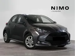 Gris Usado 2021 Toyota Yaris Hybrid Active Berlina | 18.990 € (Un poco caro)