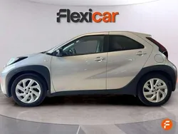 Gris Usado 2024 Toyota Aygo X-play Utilitario | 14.190 € (Precio justo)