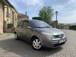 Gris / plata Usado 2005 Renault Scénic II Privilege Monovolumen | 3190 € (Precio justo)