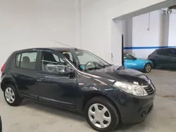 Negro Usado 2011 Dacia Sandero Lauréate Utilitario | 5499 € (Precio justo)