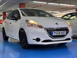 Blanco Usado 2013 Peugeot 208 Active Utilitario | 5890 € (Un poco caro)