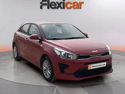 Rojo Usado 2022 Kia Rio Berlina | 13.290 € (Precio justo)