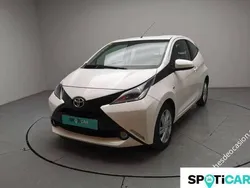 Blanco Usado 2017 Toyota Aygo X-play Utilitario | 10.400 € (Precio justo)