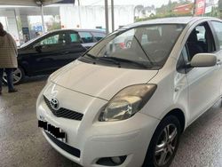 Blanco Usado 2011 Toyota Yaris Live Utilitario | 7900 € (Caro)
