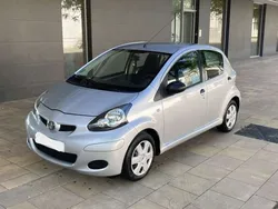 Plateado Usado 2009 Toyota Aygo Utilitario | 5999 € (Un poco caro)