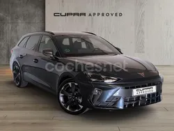Gris / plata Usado 2024 Cupra Leon Familiar | 27.890 € (Un poco caro)