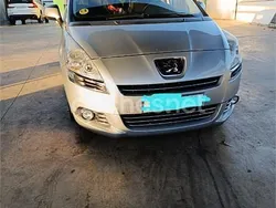 Gris / plata Usado 2011 Peugeot 5008 Premium Monovolumen | 4300 € (Precio justo)