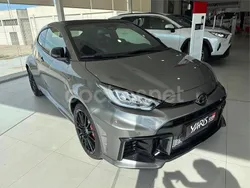 Gris / plata Nuevo 2025 Toyota Yaris Berlina | 51.900 €