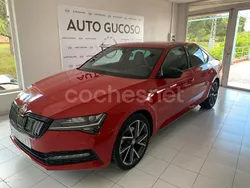 Rojo Usado 2022 Skoda Superb SportLine Berlina | 26.500 € (Caro)