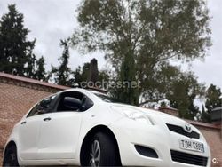 Blanco Usado 2011 Toyota Yaris Live Berlina | 4200 € (Precio justo)