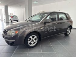 Gris / plata Usado 2005 Kia Cerato EX Berlina | 5200 €