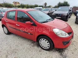 Rojo Usado 2009 Renault Clio II Business Berlina | 3990 € (Precio justo)