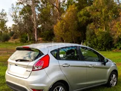 Gris / plata Usado 2016 Ford Fiesta Trend Utilitario | 6500 € (Precio justo)
