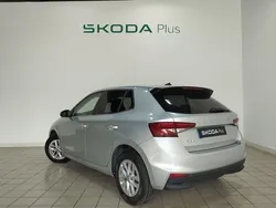 Gris plata Usado 2024 Skoda Fabia Selection | 17.690 € (Precio justo)