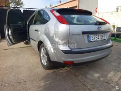 Gris / plata Usado 2005 Ford Focus Trend Berlina | 4000 € (Precio justo)