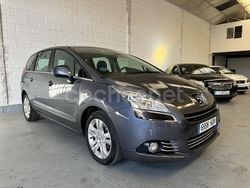 Gris / plata Usado 2011 Peugeot 5008 Allure Monovolumen | 7999 € (Precio justo)
