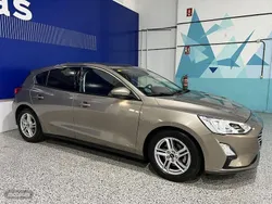 Gris / plateado Usado 2018 Ford Focus Trend+ Berlina | 13.995 € (Caro)