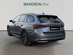 Gris Usado 2024 Skoda Octavia Selection Familiar | 28.990 € (Precio justo)