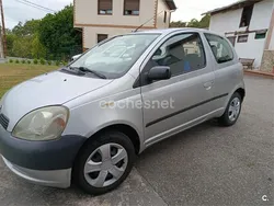 Gris / plata Usado 2001 Toyota Yaris Terra Berlina | 2800 € (Precio justo)