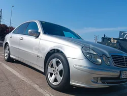 Gris / plata Usado 2003 Mercedes E220 Avantgarde Berlina | 4000 € (Buen precio)