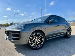 Gris cuarcita metalizado Usado 2025 Porsche Cayenne SUV | 139.700 €