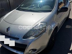 Gris / plata Usado 2012 Renault Clio III Collection Berlina | 5000 € (Precio justo)