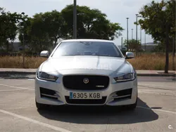Gris / plata Usado 2017 Jaguar XE R-Sport Berlina | 17.500 € (Precio justo)