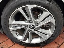 Gris / plata Usado 2017 Hyundai Elantra Berlina | 13.500 € (Un poco caro)