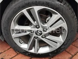 Gris / plata Usado 2017 Hyundai Elantra Berlina | 15.000 €
